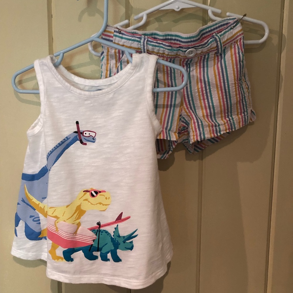 Old Navy 3T shirt and shorts !!